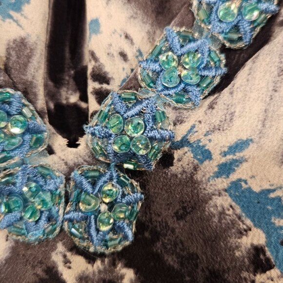 Karen Kane 100% Silk Short Puff Sleeve V-Neck Embellished Blouse SZ X-Small - Picture 5 of 10